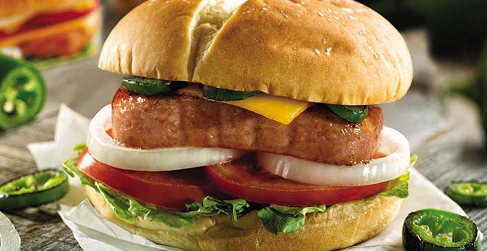 Hamburger com salada e tomate fresco com carne da Bordon